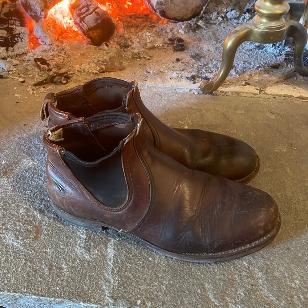 Really nice Chelsea boot. New soles !